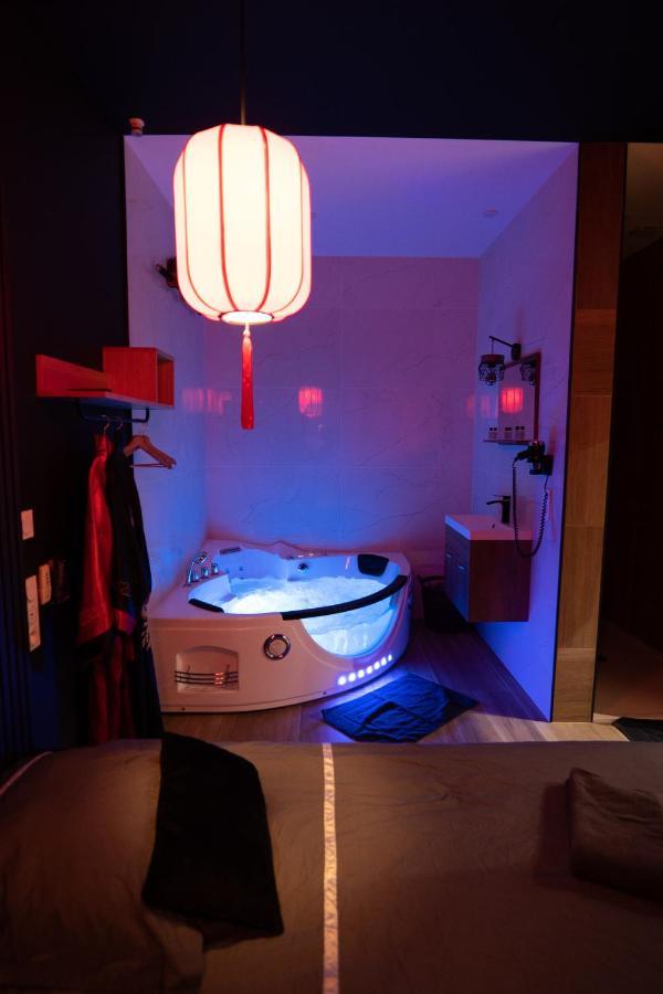 شقة Capsule Japon - Jacuzzi - Netflix & Ecran Cinema - Xbox Trith-Saint-Leger المظهر الخارجي الصورة