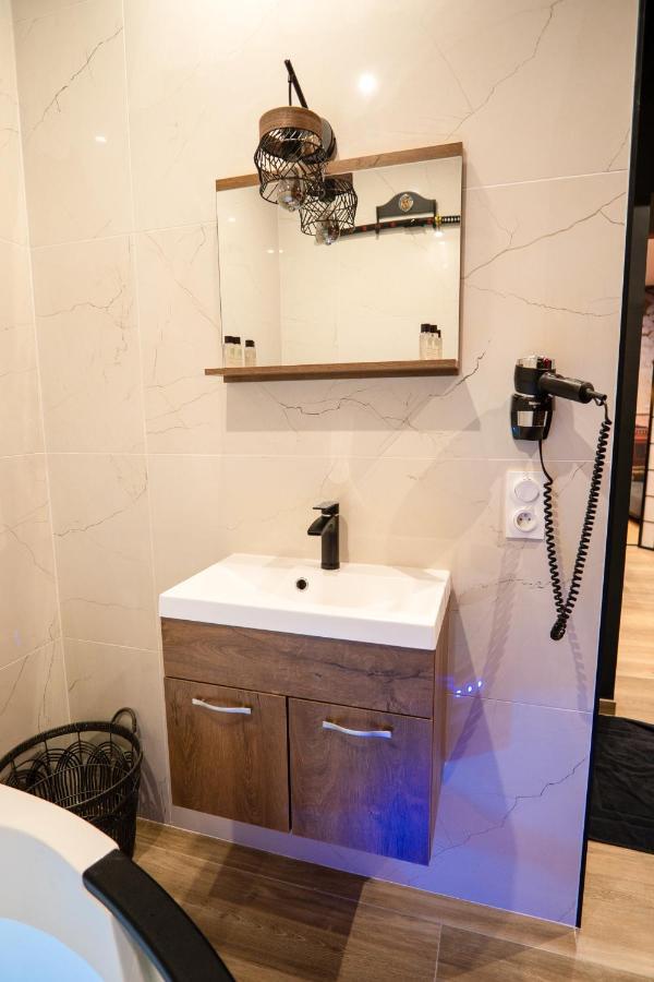 شقة Capsule Japon - Jacuzzi - Netflix & Ecran Cinema - Xbox Trith-Saint-Leger المظهر الخارجي الصورة